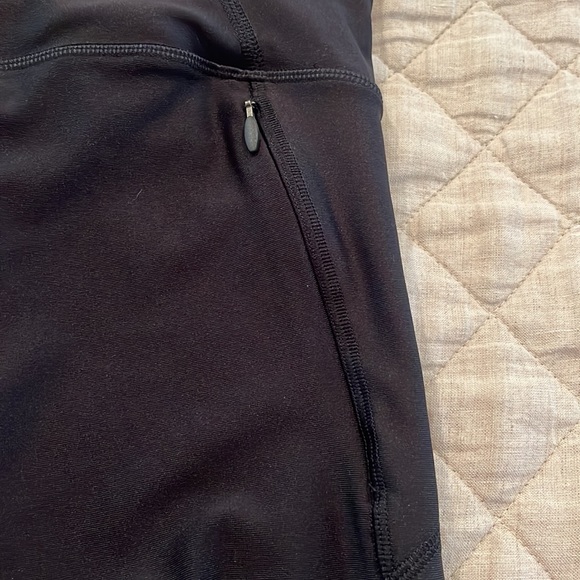 Under Armour capris - Picture 3 of 3